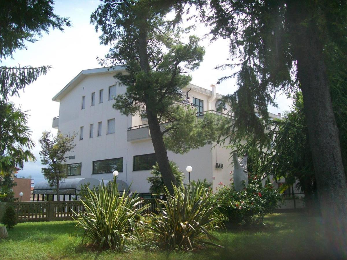 Hotel Du Parc Atri Buitenkant foto