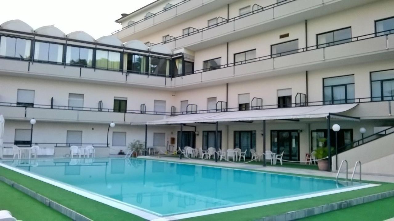 Hotel Du Parc Atri Buitenkant foto