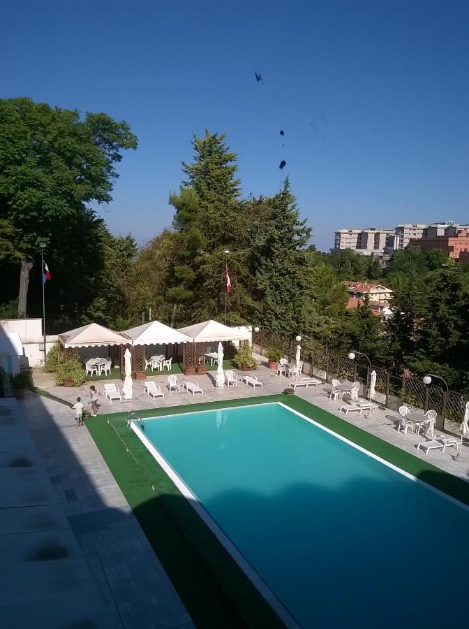 Hotel Du Parc Atri Buitenkant foto