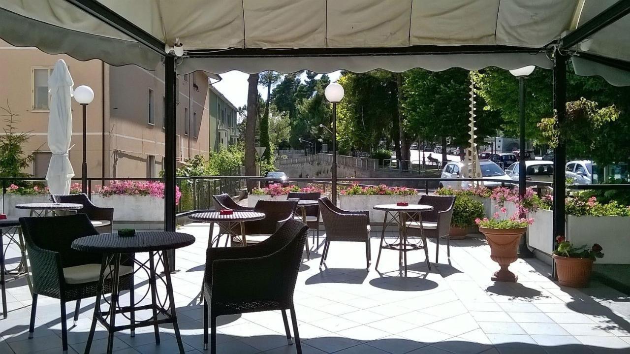 Hotel Du Parc Atri Buitenkant foto
